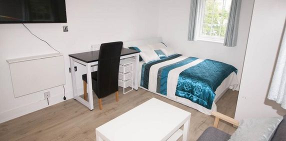 Studio to rent - Photo 2