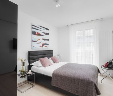 Two Bedroom Junior, Kitchenette - Serviced Apartment with Weekly Housekeeping Included - Photo 2