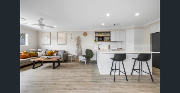 Stunning Three Bedroom home - Photo 1