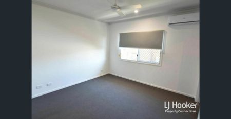 STUNNING TOWNHOUSE. OUTSTANDING LOCATION - Photo 2