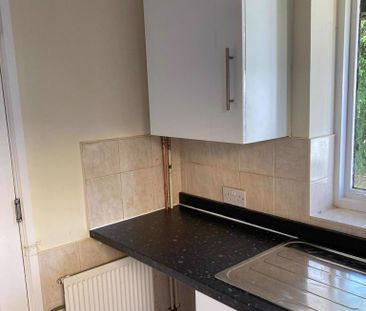 2 bedroom semi-detached house to rent - Photo 3