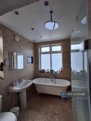 2 bedroom maisonette to rent - Photo 2