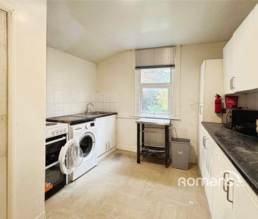 3 bedroom flat to rent - Photo 2