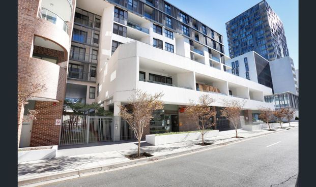 Modern 1-Bedroom Apartment for Rent in Waterloo - Photo 1