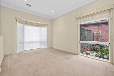 Three bedroom, 2 storey townhouse in sought after area of "Olde Berwick" - Photo 3