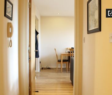 Equipped room in 2-bedroom apartment in Santry, Dublin - Photo 6