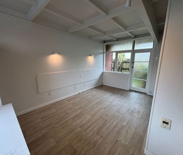 Completely refurbished studio unit - Photo 3