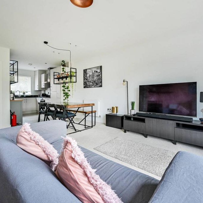 3 bedroom semi-detached house to rent - Photo 1