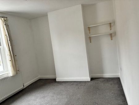 2 Bedroom House with en-suite & *Close to Nuneaton town centre* - Photo 4