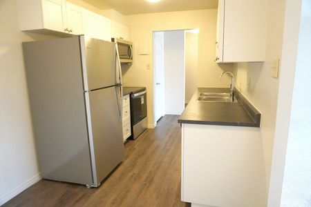 Park Royal Estates - Photo 3