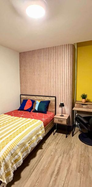 Crescent Road Room 6 - Photo 1