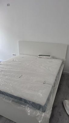 Aparatorii patriei totul nou cu parcare - Fotografie 1