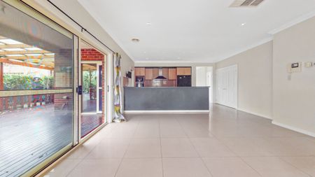 13 Honey Court Berwick VIC - Photo 3