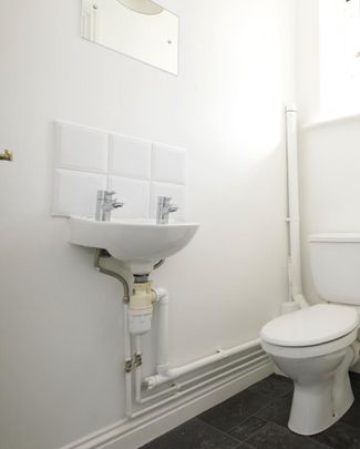 6 bedroom townhouse to rent - Photo 1