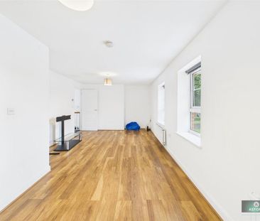 1 bedroom coach house to rent - Photo 1