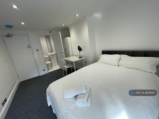 1 bedroom in a house share to rent - Photo 1