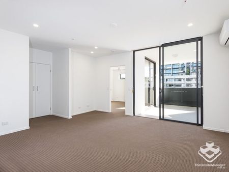 HIGH FLOOR - CITY VIEWS - LARGE BALCONY - Photo 3