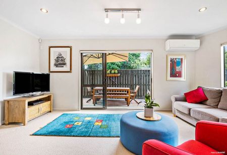 Large family home with - Rock Solid Location - Photo 5