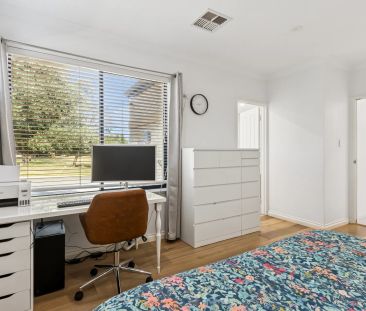 Parkside Family Living with Renovated Kitchen & Bathrooms - Photo 5