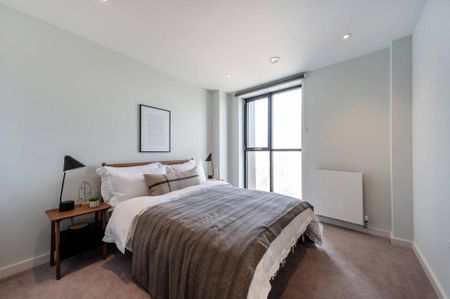 3 bedroom flat to rent - Photo 4