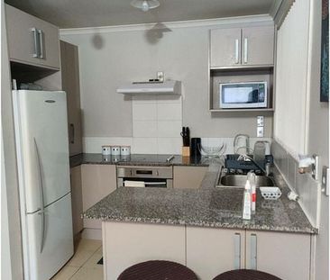 Chic 2BR Flat with private Garden 12 mins CBD - Photo 1