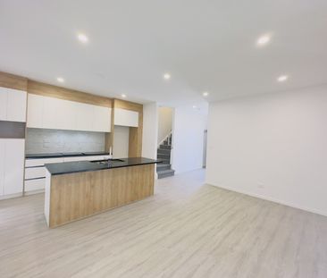 Newly Built 4 Bedroom 2.5 Bathroom house available for Rent ! - Photo 4