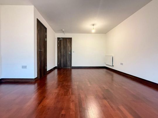 4 bedroom end of terrace house to rent - Photo 1