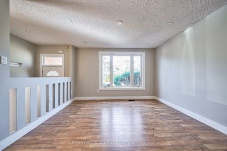 Detached Home For Lease | N8141188 - Photo 3