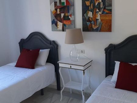 2 bedroom luxury penthouse for rent in Nueva Andalucia, Andalusia - Photo 4
