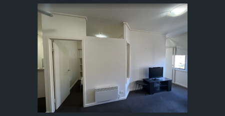 Your Dream Space Awaits: Stylish 2-Bedroom Apartment in the Heart of the City! - Photo 3