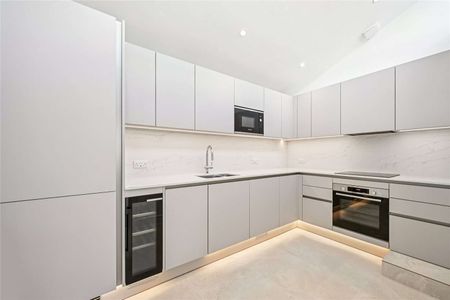 A newly refurbished light and spacious one bedroom apartment - Photo 3