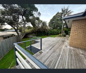 6 Warwick Hill Drive, Point Lonsdale, Vic 3225 - Photo 2