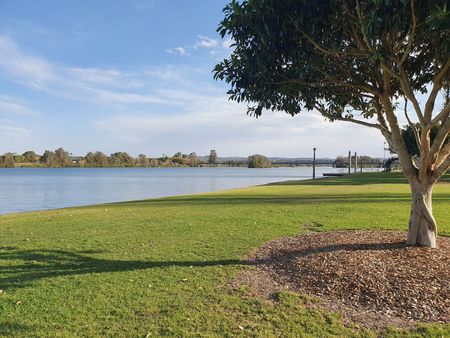 Modern 2-Bedroom Flat in the Heart of the CBD – Utilities Included! - Photo 4