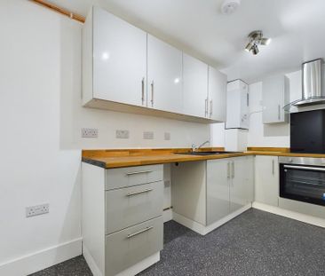 2 bedroom ground floor maisonette to rent - Photo 6