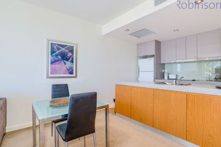 Fully furnished apartment with extra space for working from home, in the heart of the Honeysuckle precinct. - Photo 5