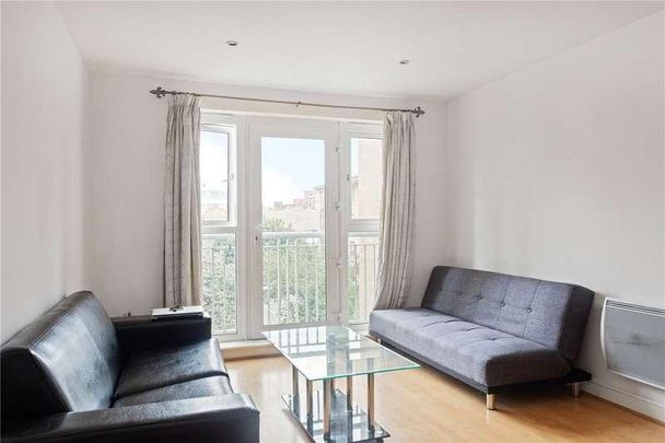 Morton Close, London, E1 - Photo 1