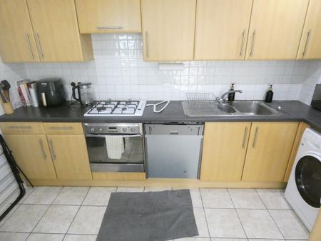 2 bedroom flat to rent - Photo 5