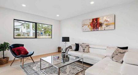 WOW! WOW! WOW! - Photo 2