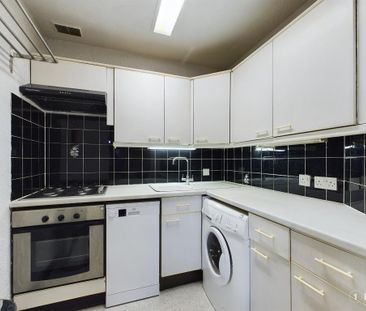 1 bedroom flat to rent - Photo 6