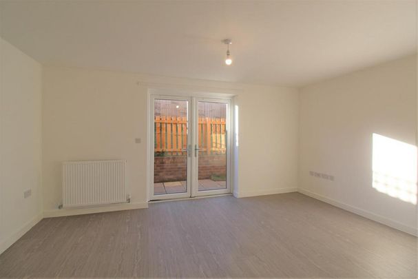 4 bedroom semi-detached house to rent - Photo 1