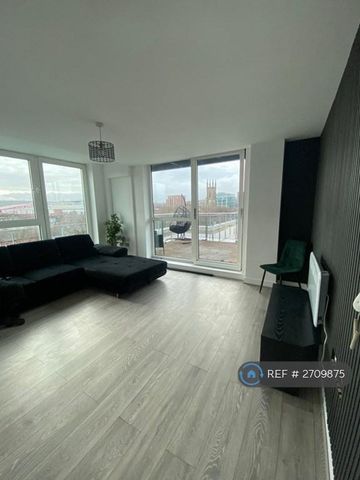 2 bedroom penthouse to rent - Photo 2