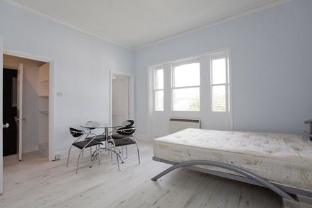 Studio Flat, King Henry's Road, NW3 - Photo 3