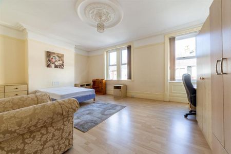 6 bedroom terraced house to rent - Photo 2