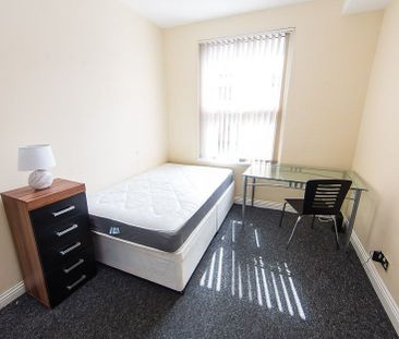 Elizabeth Street, Hyde Park, Leeds - Photo 5