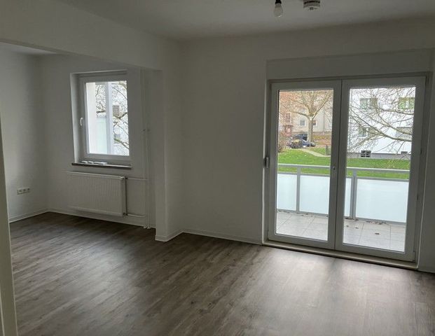 Neue Wohnung, neues Glück! Günstige 3-Zimmer-Wohnung - Foto 1