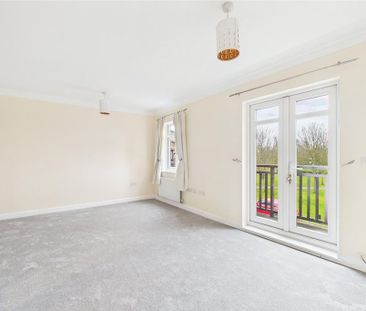 4 bedroom end of terrace house to rent - Photo 1