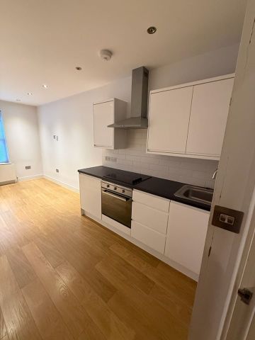 1 Bed Flat, The Broadway, SW19 - Photo 4