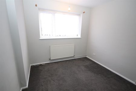 2 bedroom Maisonette to let - Photo 5