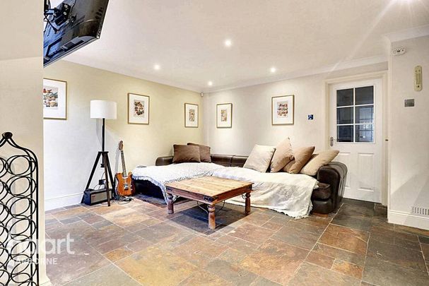 4 bedroom terraced house to rent - Photo 1