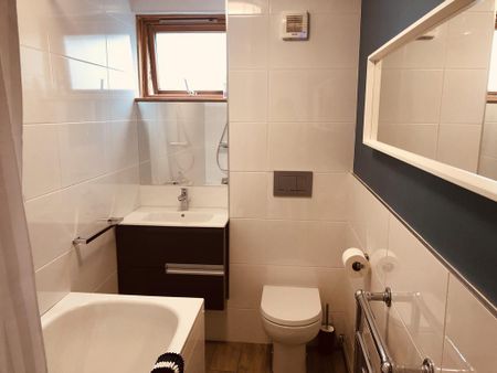 1 bedroom in a flat share to rent - Photo 5